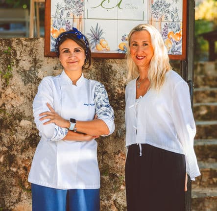 Simge Manacıoğlu ve Pelin Miskioğlu